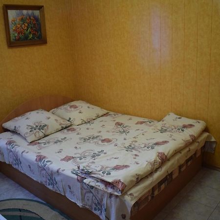 Hotel Constancia à Kamianets-Podilsky Extérieur photo