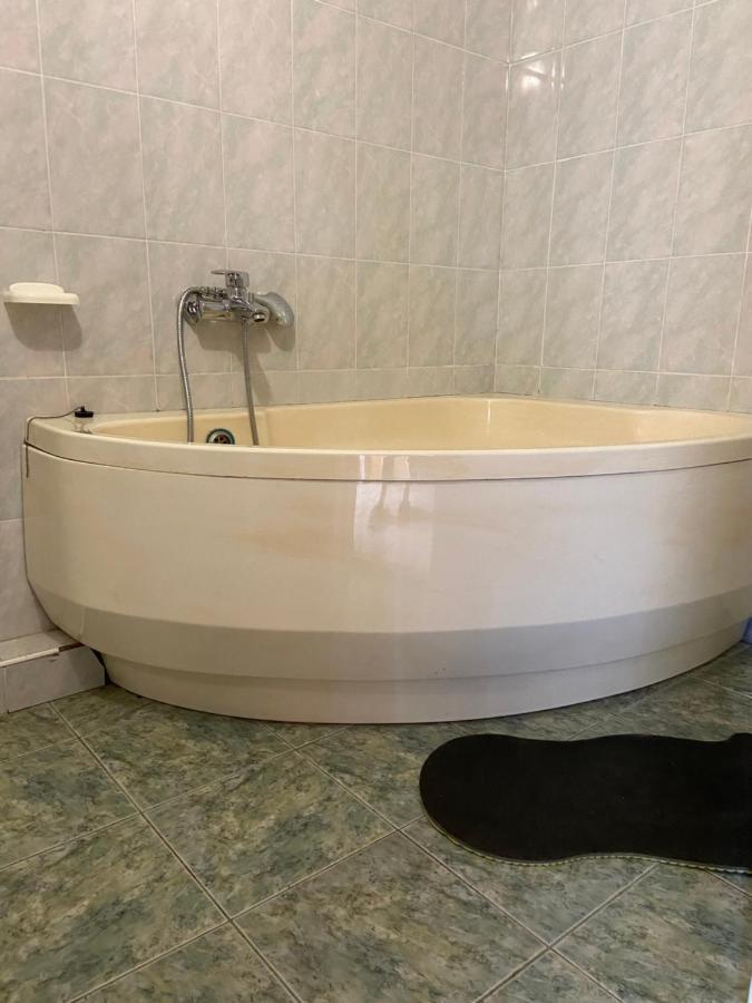 Hotel Constancia à Kamianets-Podilsky Extérieur photo