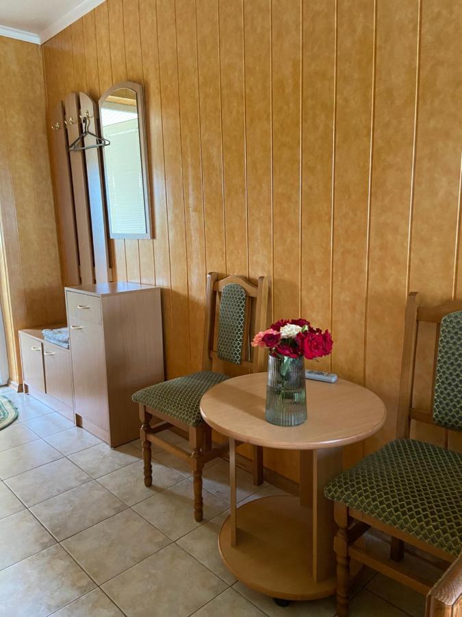 Hotel Constancia à Kamianets-Podilsky Extérieur photo