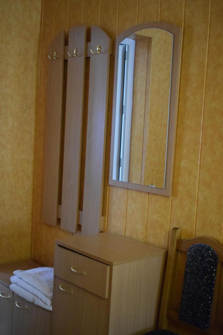 Hotel Constancia à Kamianets-Podilsky Extérieur photo