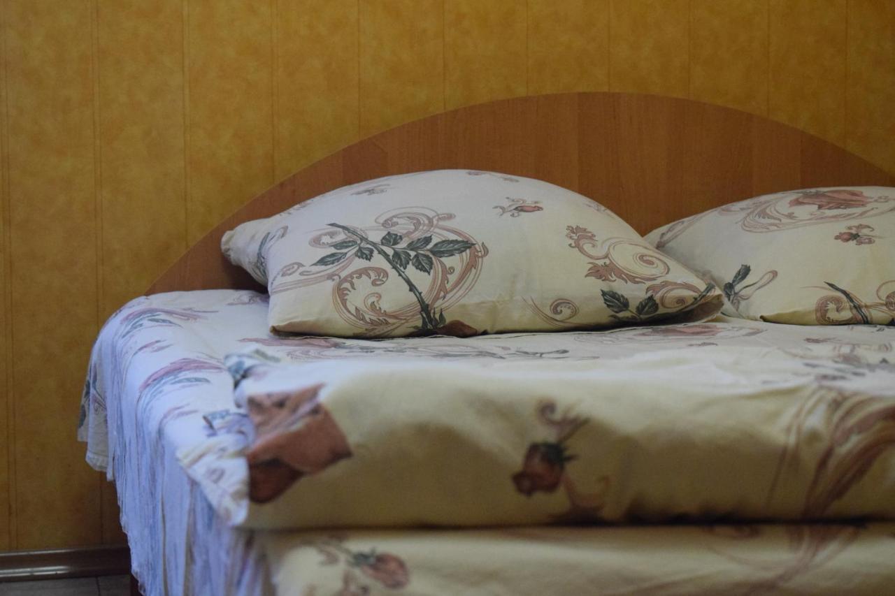 Hotel Constancia à Kamianets-Podilsky Extérieur photo