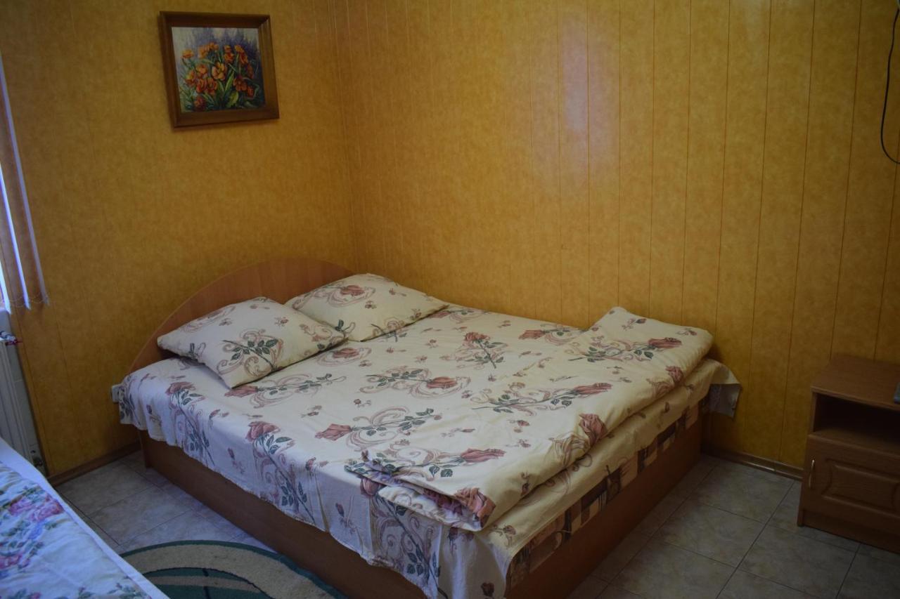 Hotel Constancia à Kamianets-Podilsky Extérieur photo