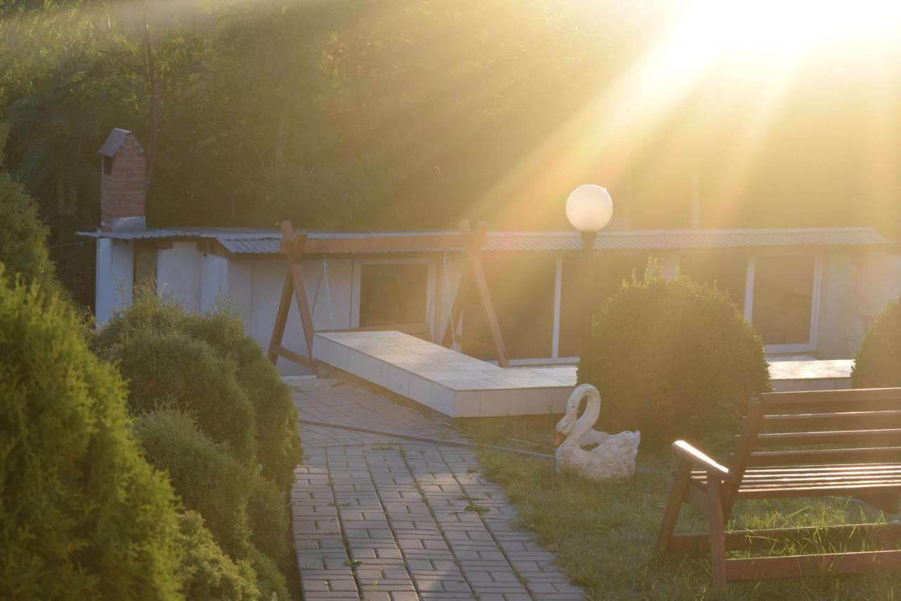 Hotel Constancia à Kamianets-Podilsky Extérieur photo